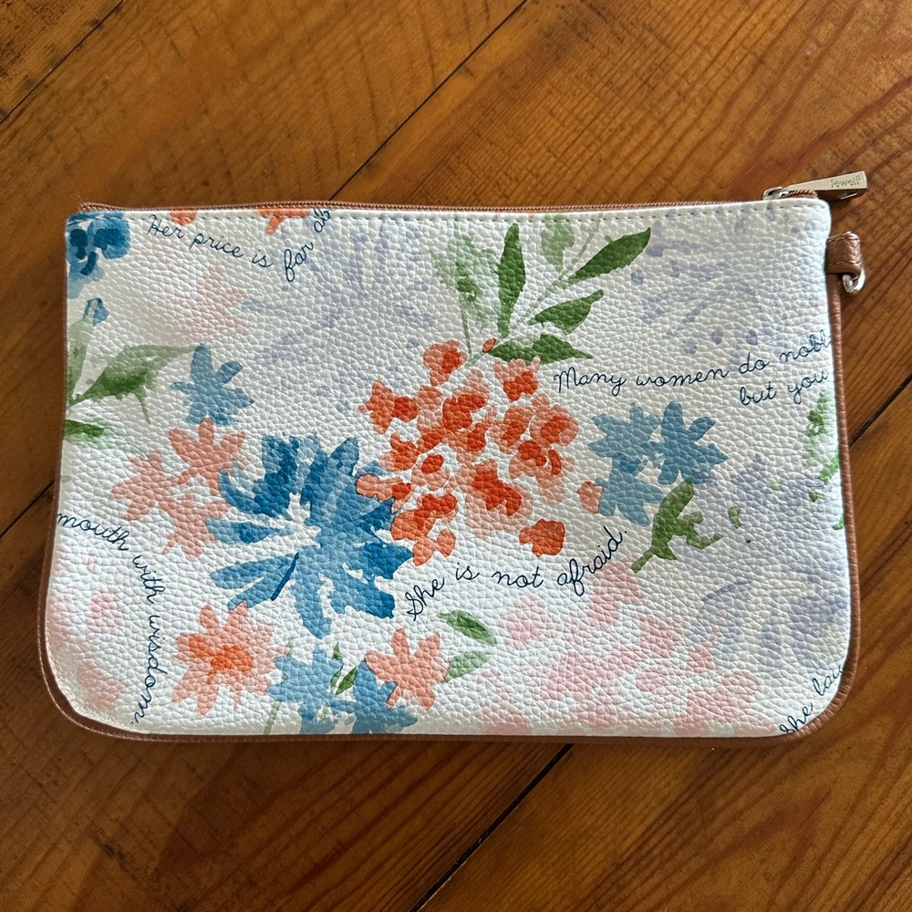 Thirty-one Rubie Mini Floral Verses Pebble pouch-EUC